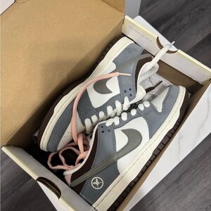 Nike SB Cream and Gray Box